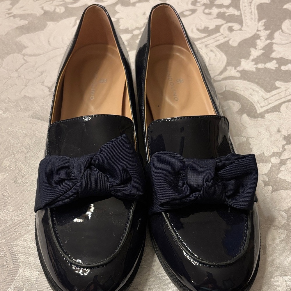 Bandolino Patent Navy Bow Loafers - Women 9m